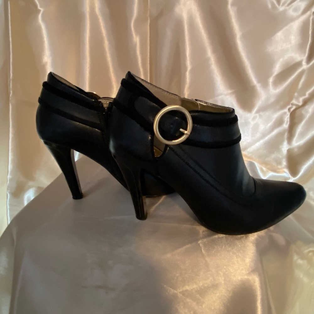 Vianni Collection Elegant Black Ankle Boots with Gold Accent